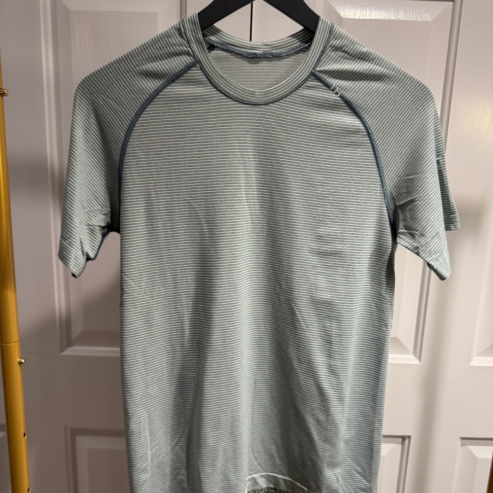 Lululemon Men’s Athletic Shirt - Size XS,Tailored Fit